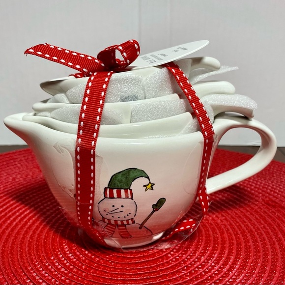 Rae Dunn Christmas Measuring Cups - Picture 1 of 4